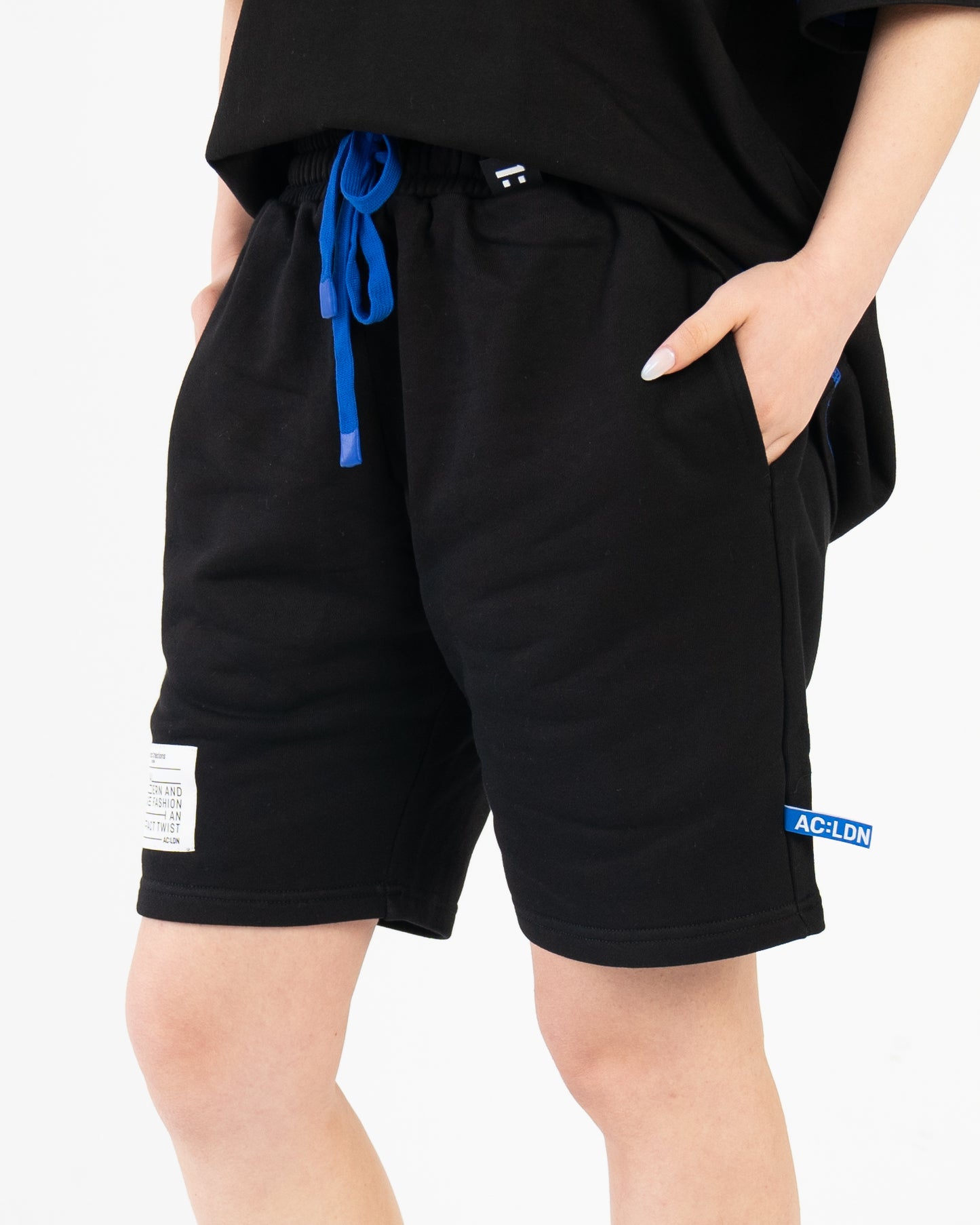 Short Oversized Black